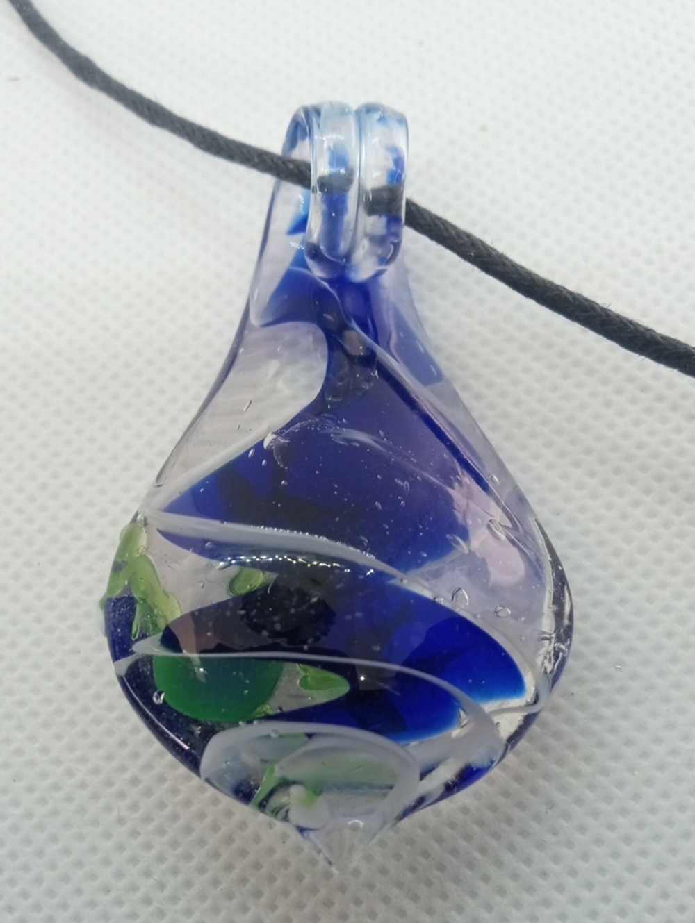 ARTISAN GLASS FROG ON A RAINDROP - Picture 6 of 10